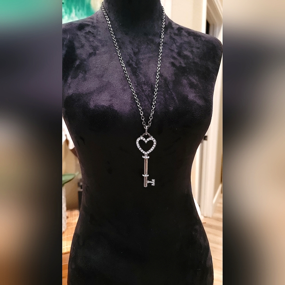 Y2K Heart Key Necklace - Sweet & Symbolic!